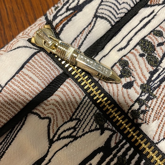 Ted Baker London Skirt. Black & white. Size 6 - Picture 8 of 12